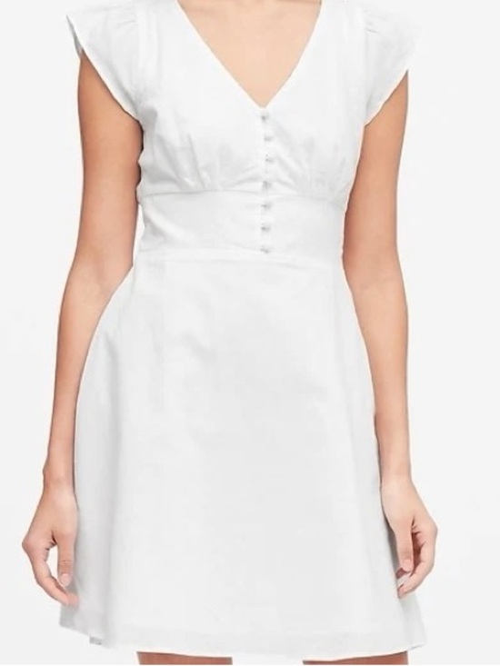 Banana Republic Dresses & Skirts - Banana Republic White V-Neck Cap Sleeve Dress